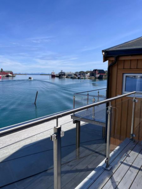 The Harbour House, dorm and twin, selfservice hostel